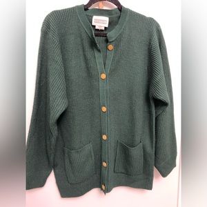 Women’s green vintage sweater
